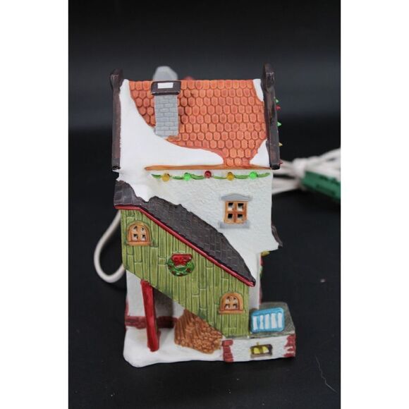 1994 Lemax Dickensvale Christmas Village “Sudbury Crossing” Illuminated House - Picture 5 of 10